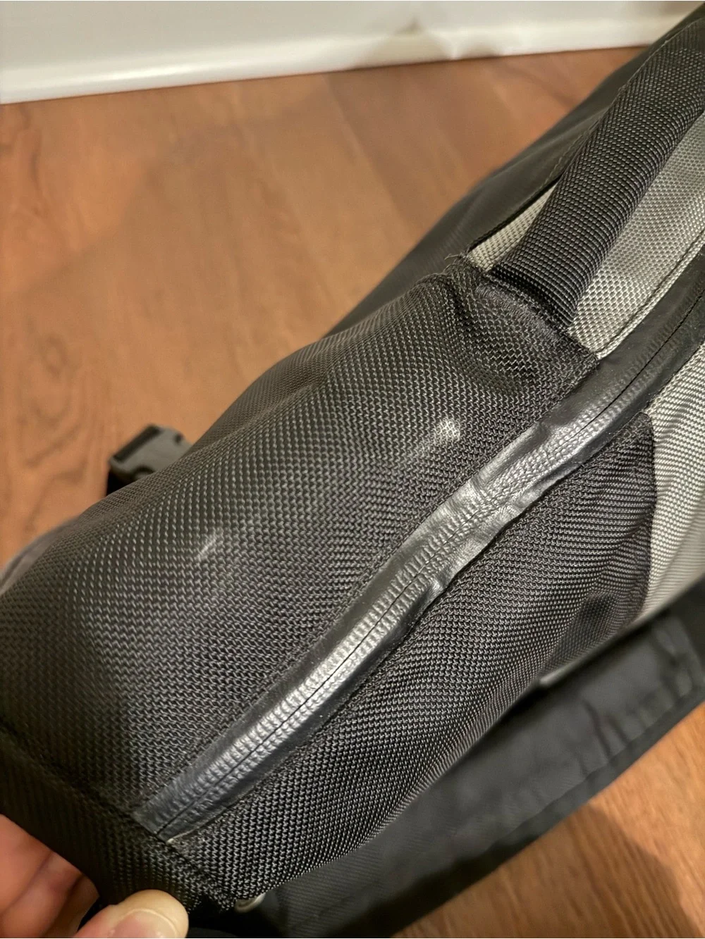 Timbuk2 Commute TSA Laptop Messenger Bag Black Gray Medium